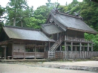 The main shrine building of Kamosu Jinja.
