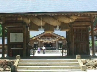 Entranceway leading to the main Kumano Jinja shrine.