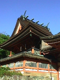 Susas Kan-no-miya Jinja: side view.